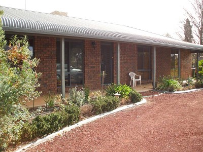 IDEAL LOCATION Picture IDEAL LOCATION Picture