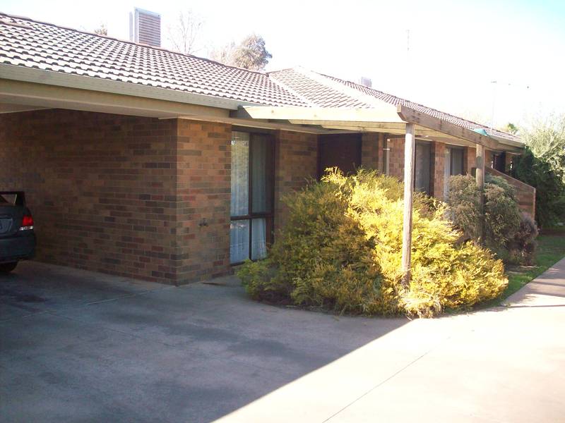 NEAT TWO BEDROOM UNIT Picture 1