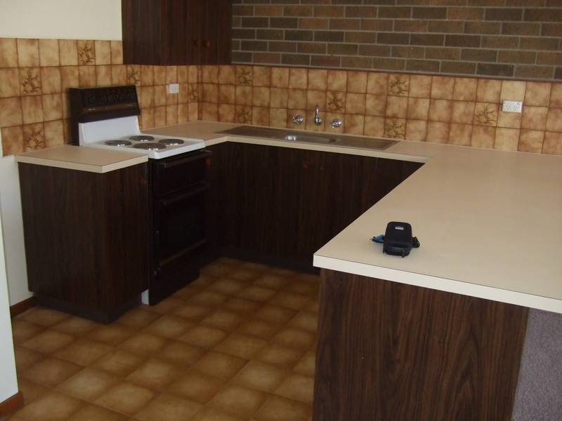 NEAT TWO BEDROOM UNIT Picture 3