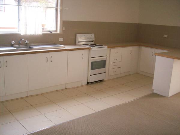 SPACIOUS THREE BEDROOM HOME Picture SPACIOUS THREE BEDROOM HOME Picture