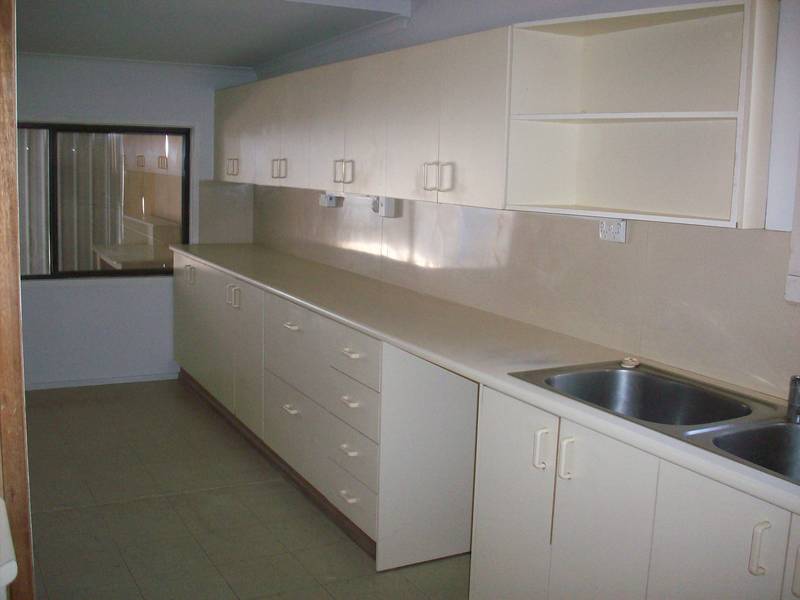 WALK EVERYWHERE! Picture 3