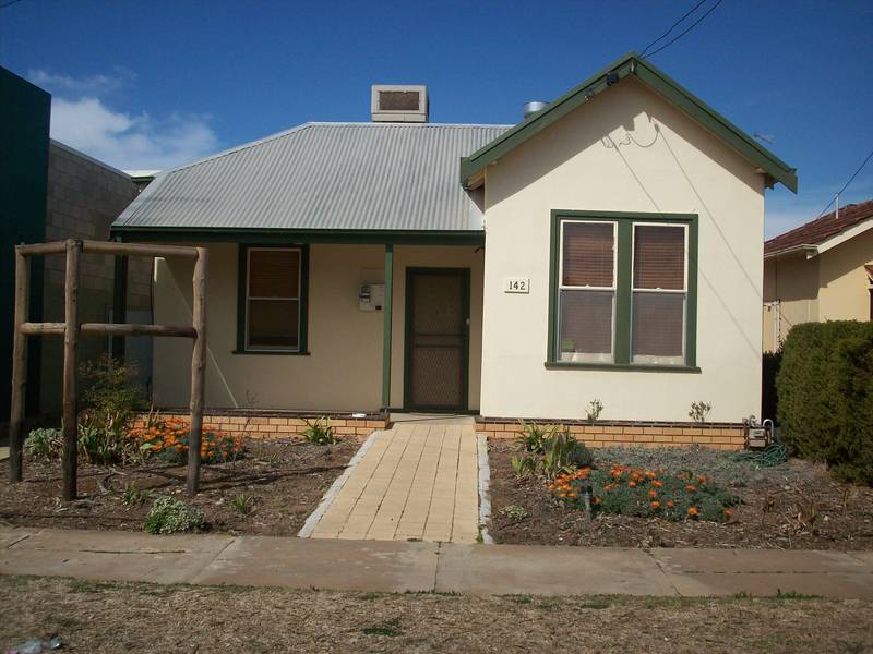 WALK EVERYWHERE! Picture 1