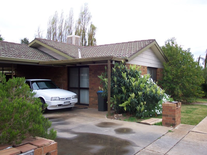 NEAT TWO BEDROOM UNIT Picture 1