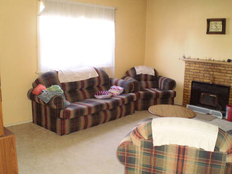 NEAT TWO BEDROOM UNIT Picture 2