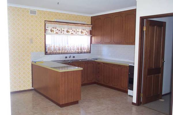 FAMILY HOME Picture 3