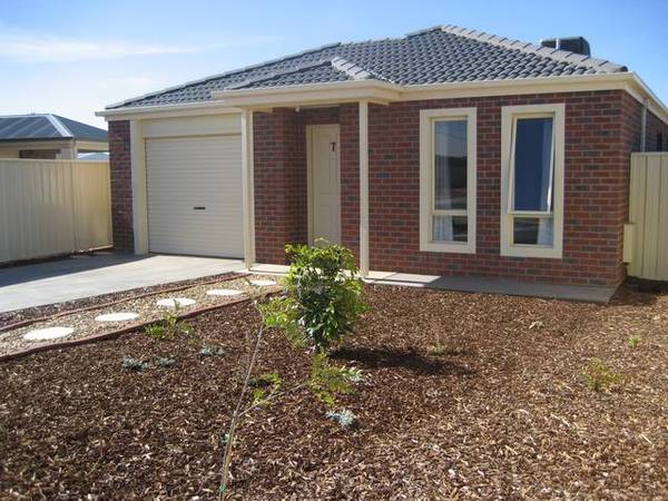 SENSATIONAL HOME WITH FAMILY SIZE BACKYARD Picture 1