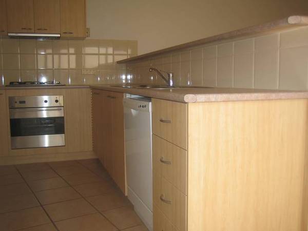 Stylish Inner City Townhouse Picture 2