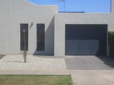 Stylish Inner City Townhouse Picture