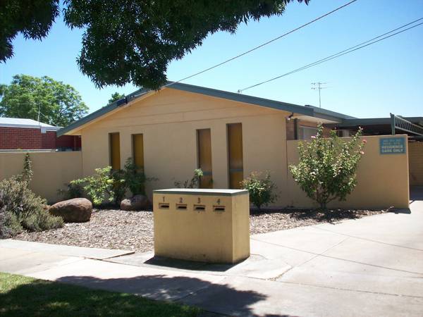 CENTRE OF TOWN Picture 1