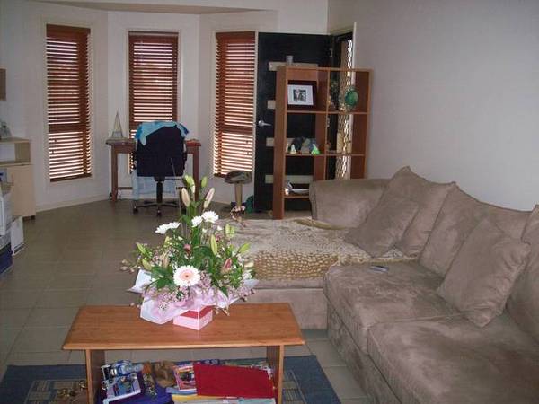 LOW MAINTENANCE TOWNHOUSE Picture 2