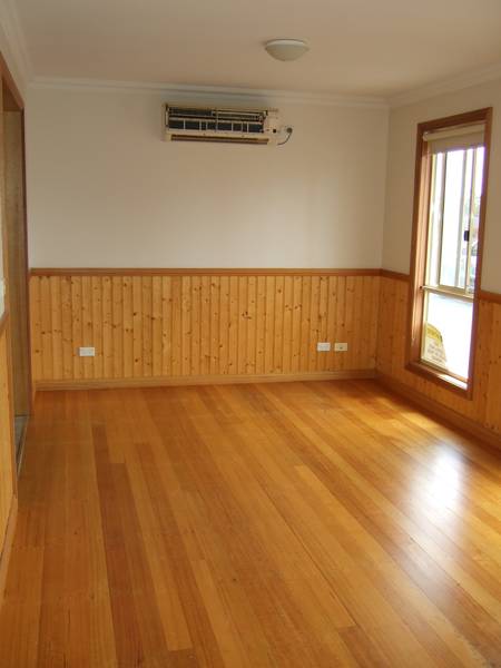 TUCKED AWAY NEAR CBD Picture 2