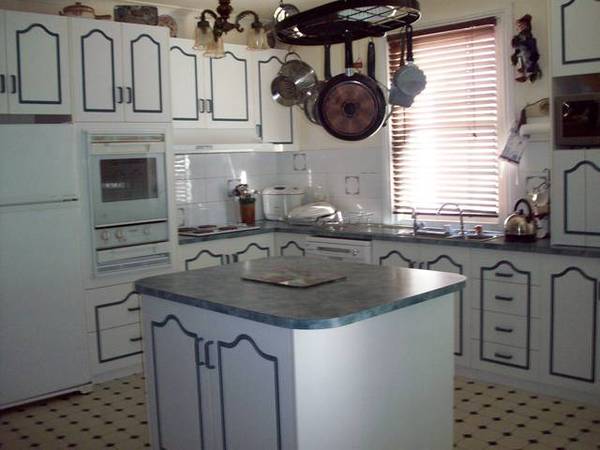 Charming Cottage / Great Location Picture