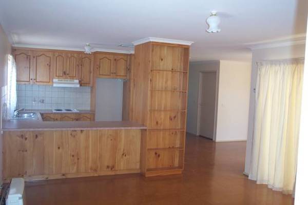 OPEN PLAN THREE BEDROOM TOWNHOUSE Picture OPEN PLAN THREE BEDROOM TOWNHOUSE Picture