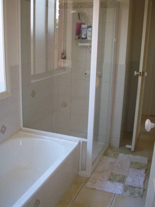 OPEN PLAN THREE BEDROOM HOME Picture 3