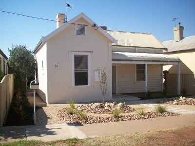 3 BEDROOM HOME CLOSE TO THE MARINA Picture 3 BEDROOM HOME CLOSE TO THE MARINA Picture