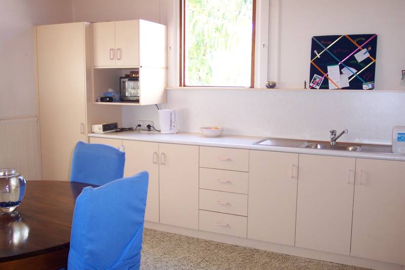 3 BEDROOM HOME CLOSE TO THE MARINA Picture 2