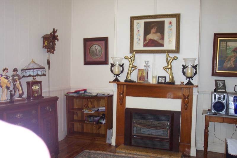 3 BEDROOM HOME CLOSE TO THE MARINA Picture 3