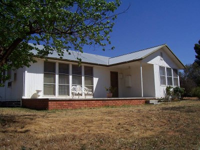 FRESHLY PAINTED THREE BEDROOM Picture FRESHLY PAINTED THREE BEDROOM Picture