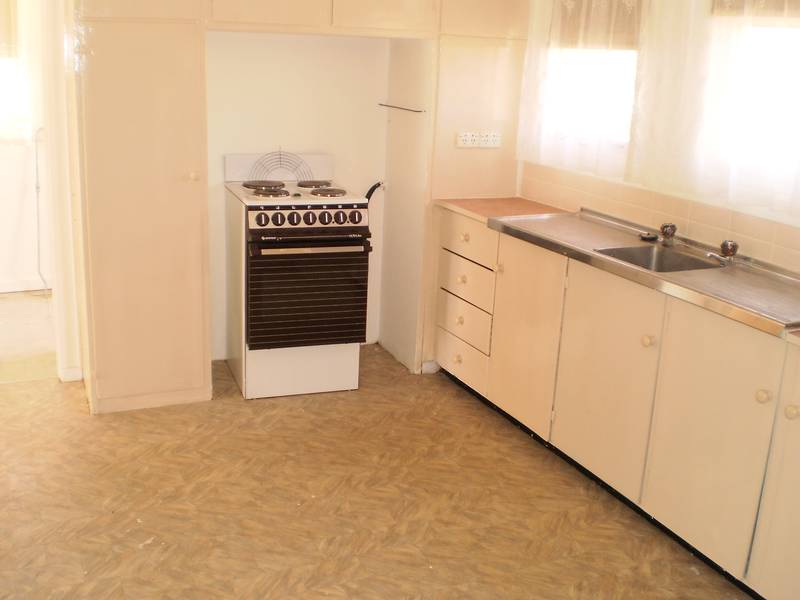 FRESHLY PAINTED THREE BEDROOM Picture 3