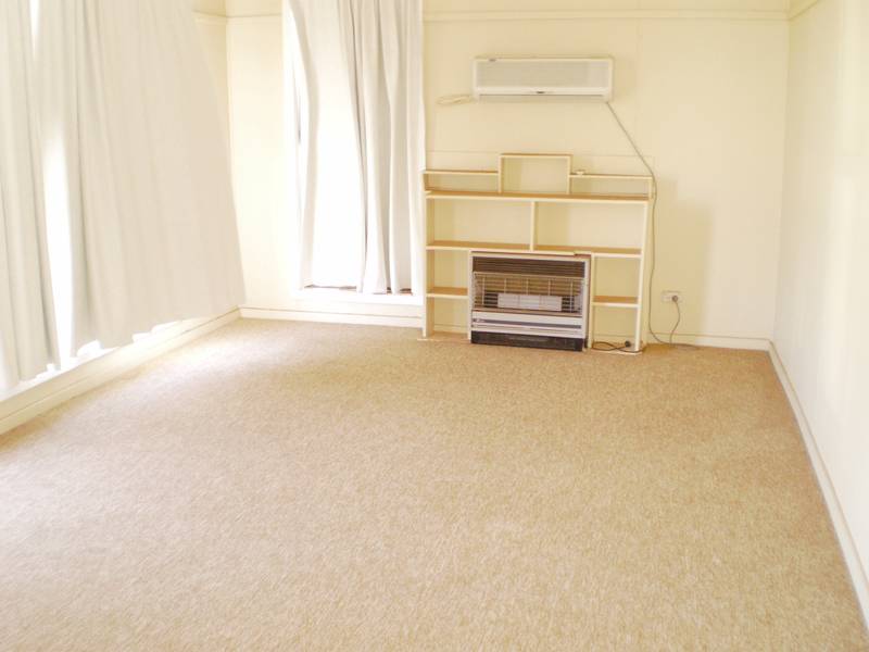 NEAR SCHOOLS AND SHOPS Picture 2