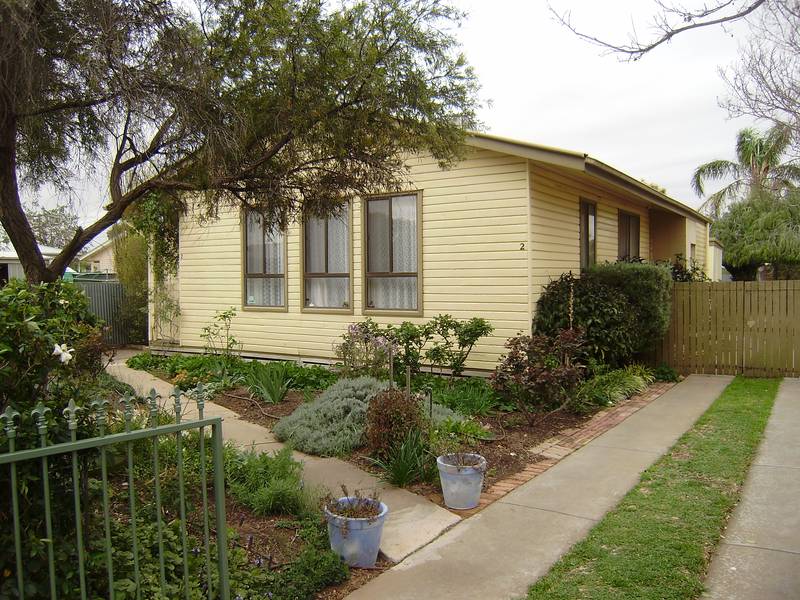 Two bedrooms with a seperate bungalow Picture 1
