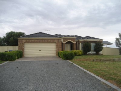 Quality Family Living On 3/4 Acres Picture Quality Family Living On 3/4 Acres Picture