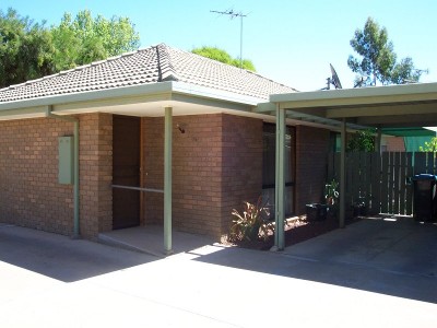 LOVELY UNIT IN QUIET COURT Picture