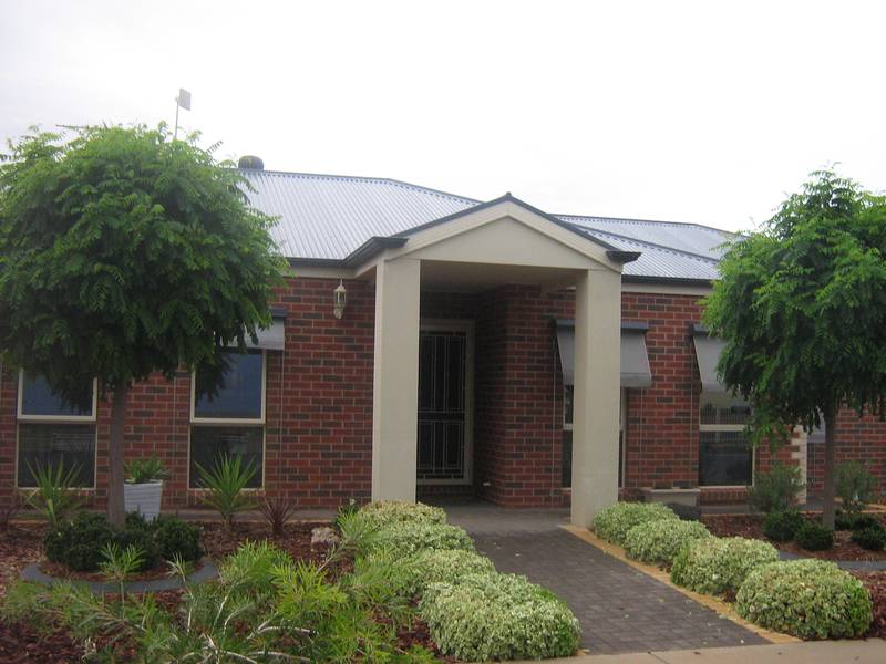 BEAUTIFUL BENE VISTA HOME Picture 1