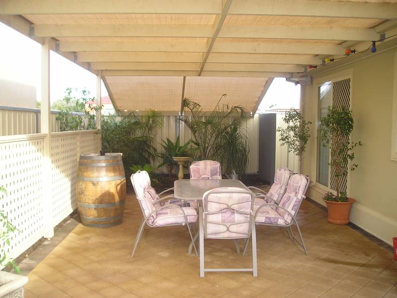 Immaculate Townhouse Picture 3