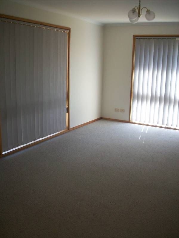 THREE BEDROOM FAMILY HOME Picture 3