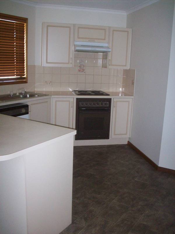 THREE BEDROOM FAMILY HOME Picture 2