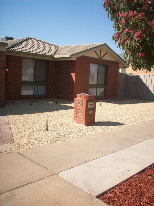 THREE BEDROOM FAMILY HOME Picture 1