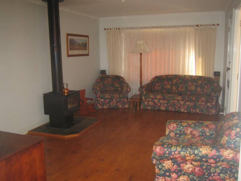 Charming Home, Tradesman Shed Picture