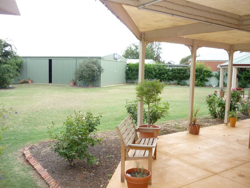 Classic Home / Exclusive Neighborhood Picture 2