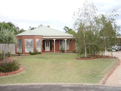 Classic Home / Exclusive Neighborhood Picture