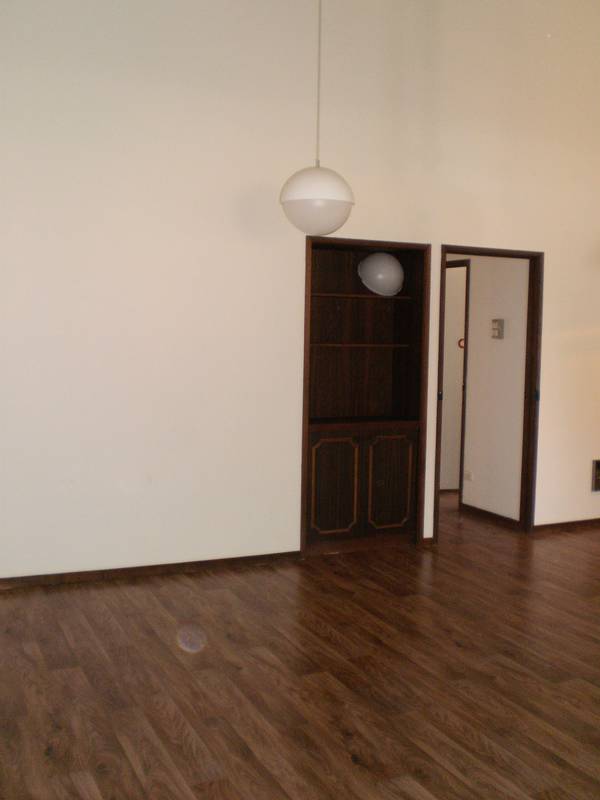 TWO BEDROOM UNIT WITH TWO PRIVATE COURTYARDS Picture 3
