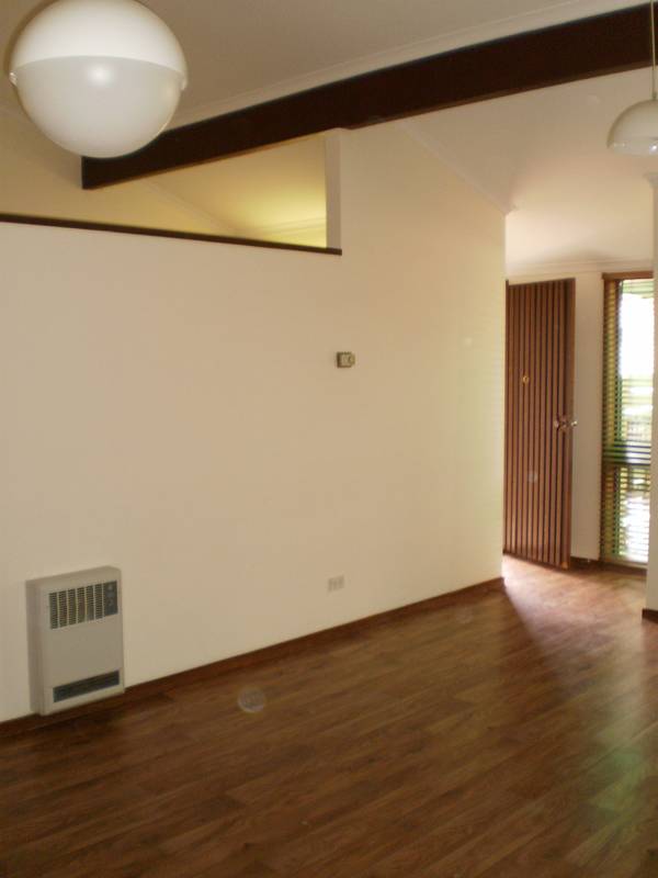 TWO BEDROOM UNIT WITH TWO PRIVATE COURTYARDS Picture 2