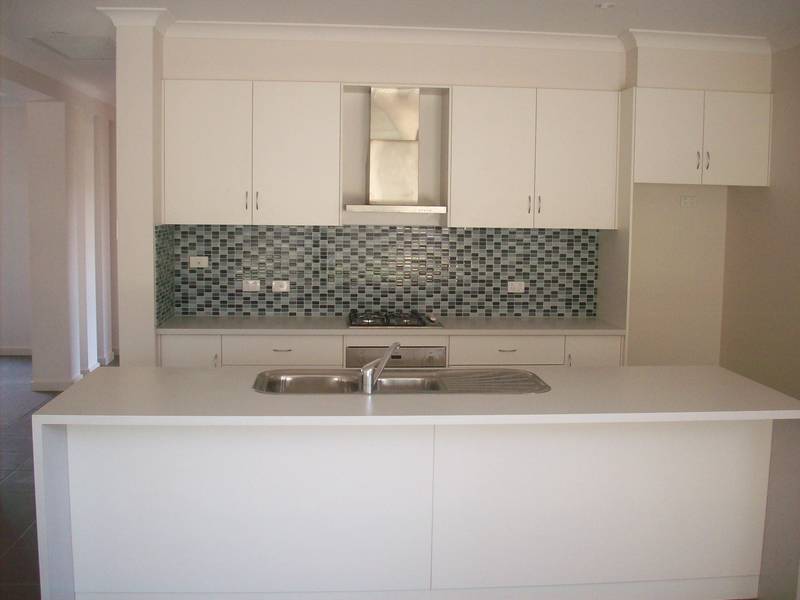 BEAUTIFUL NEW HOME IN NEW ESTATE Picture