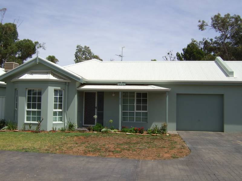 Idyllic Townhouse Picture 1