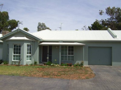 Idyllic Townhouse Picture