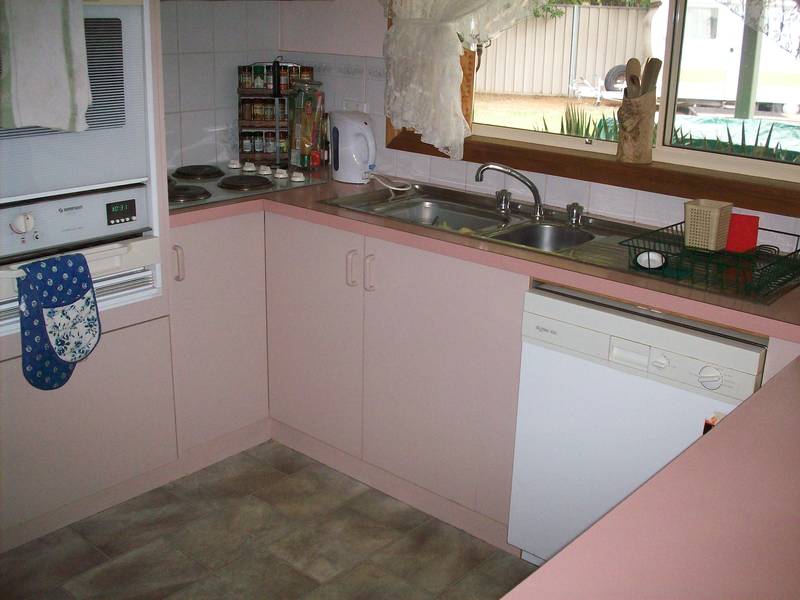 Close to Deakin avenue Picture