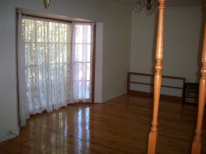4 BEDROOM FAMILY HOME WITH POOL & 3 BEDROOM PICKERS HUT! Picture 2