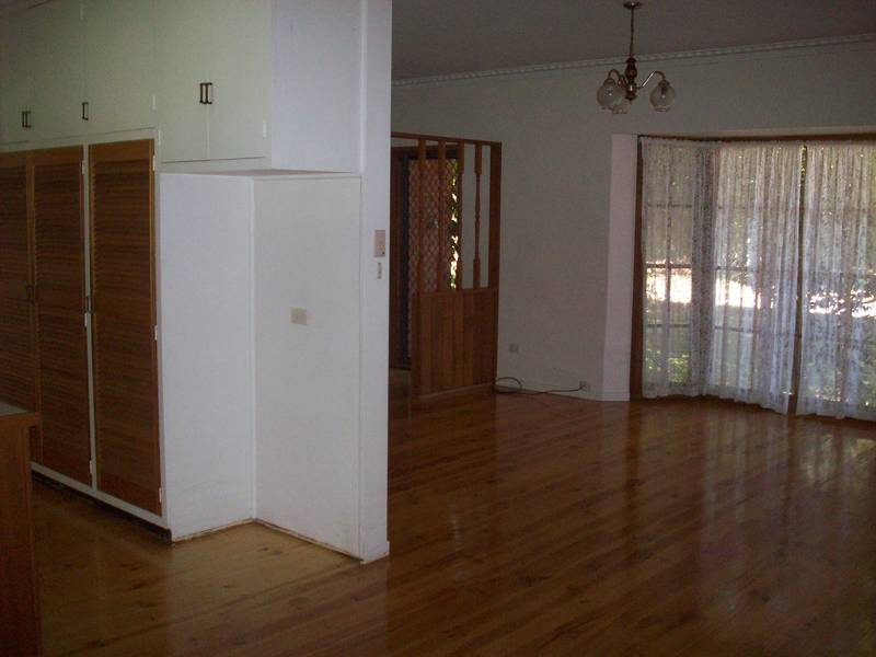 4 BEDROOM FAMILY HOME WITH POOL & 3 BEDROOM PICKERS HUT! Picture 3