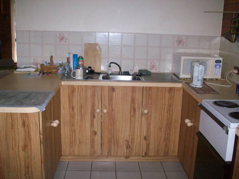 NEAT TWO BEDROOM UNIT CLOSE TO CBD Picture NEAT TWO BEDROOM UNIT CLOSE TO CBD Picture