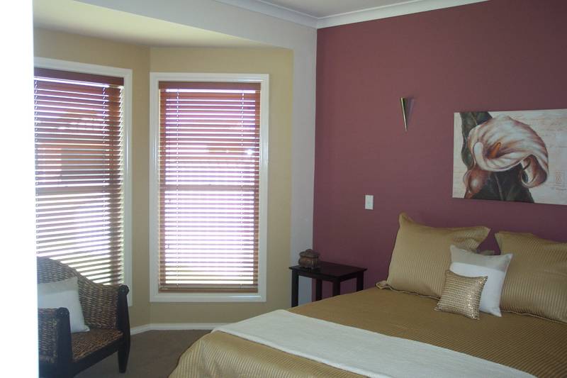 BRIGHT, VIBRANT & LARGE LIVING Picture