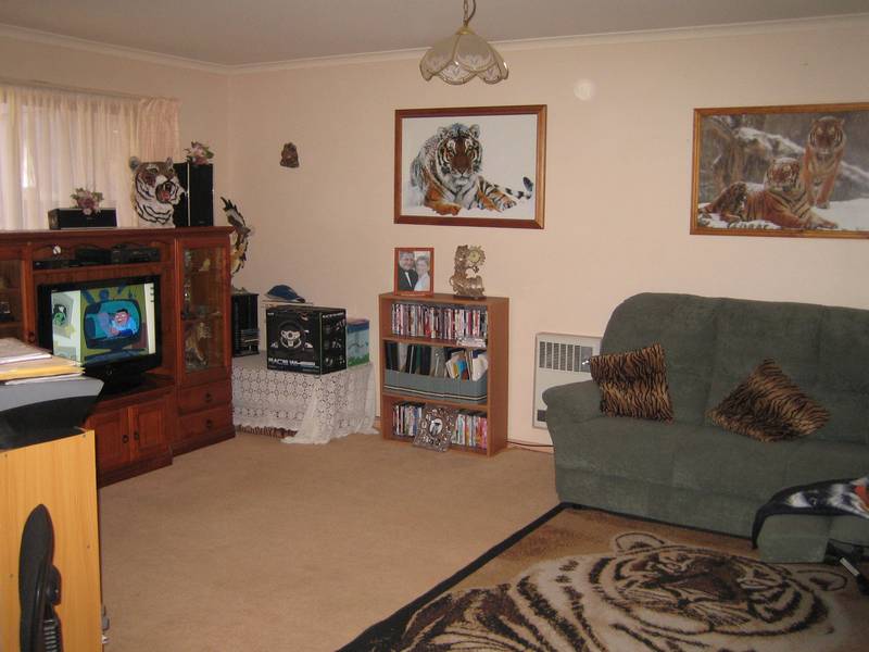 Three bedroom home in sought after location Picture