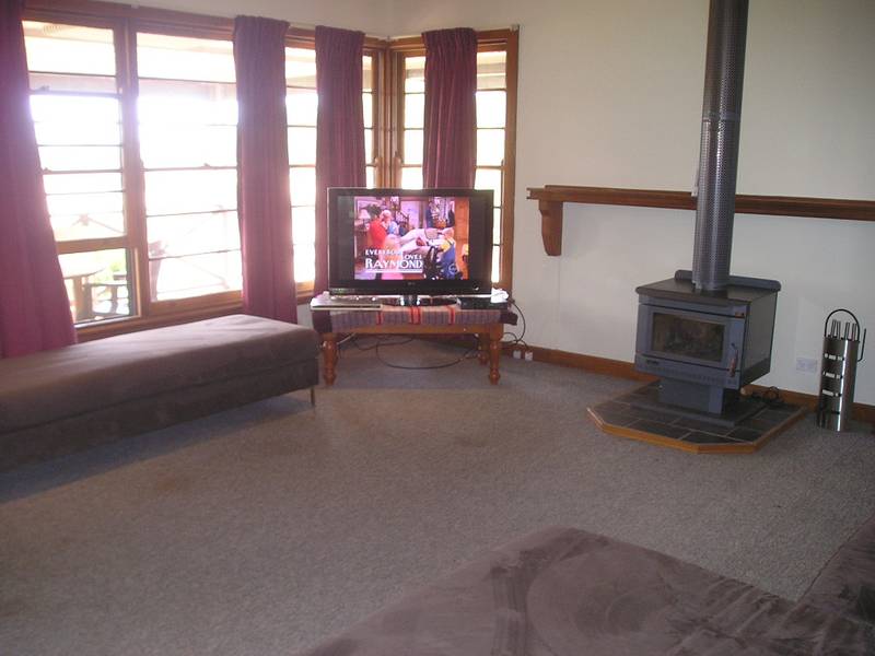 Neat Home On 15 Acres Picture 3