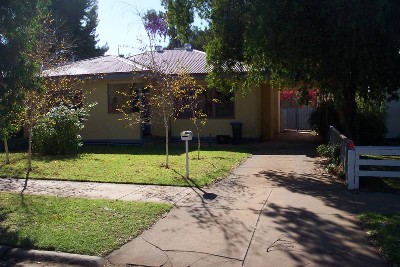 Contemporary home close to all amenaties Picture