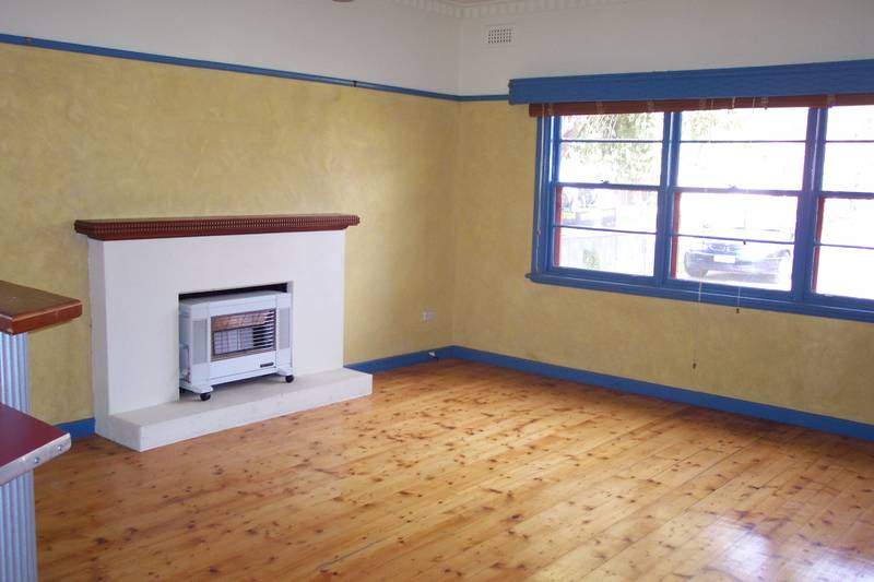 Contemporary home close to all amenaties Picture 2