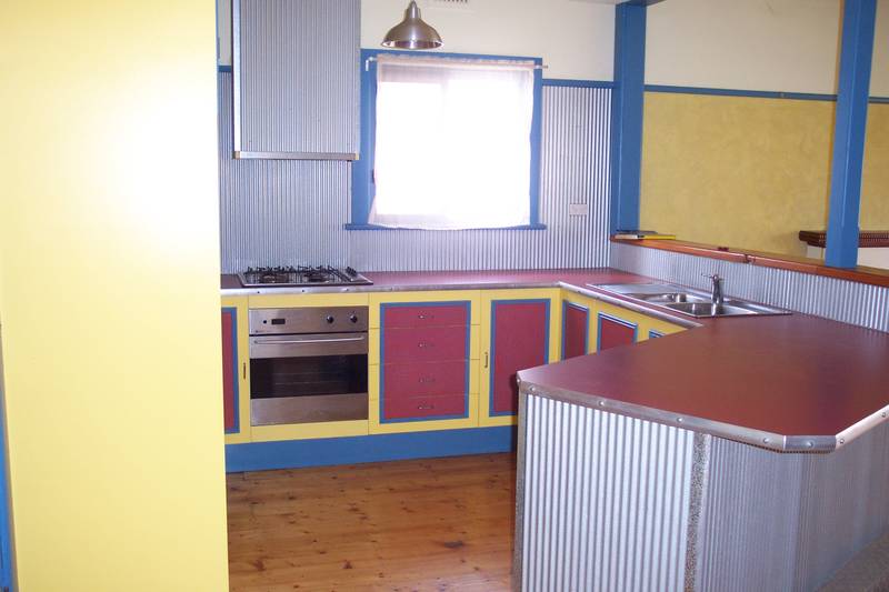 Contemporary home close to all amenaties Picture 3